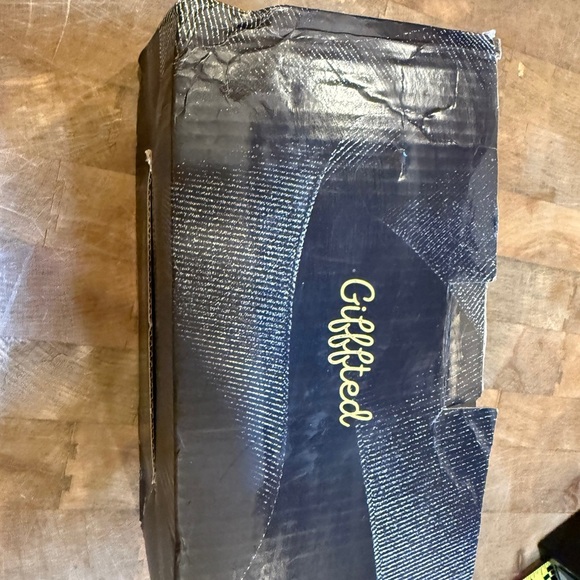 Elegant Cream Mr. Right and Mrs. Always Right Mugs New in Box Gold Trim - Picture 13 of 13